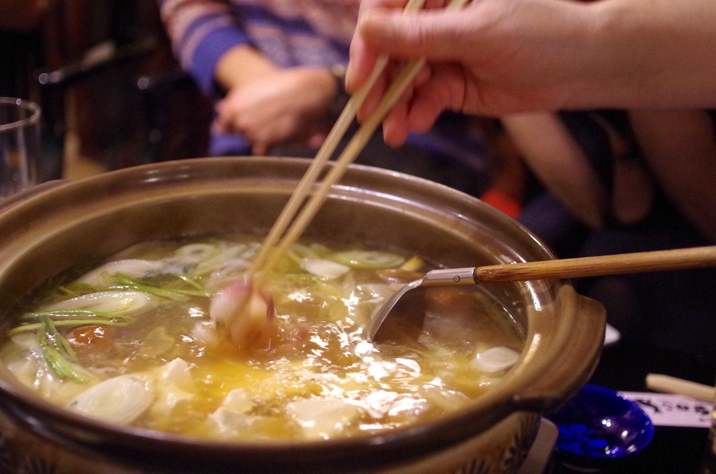 写真23 クエが鍋に入ってるところ 吉祥寺つーしん